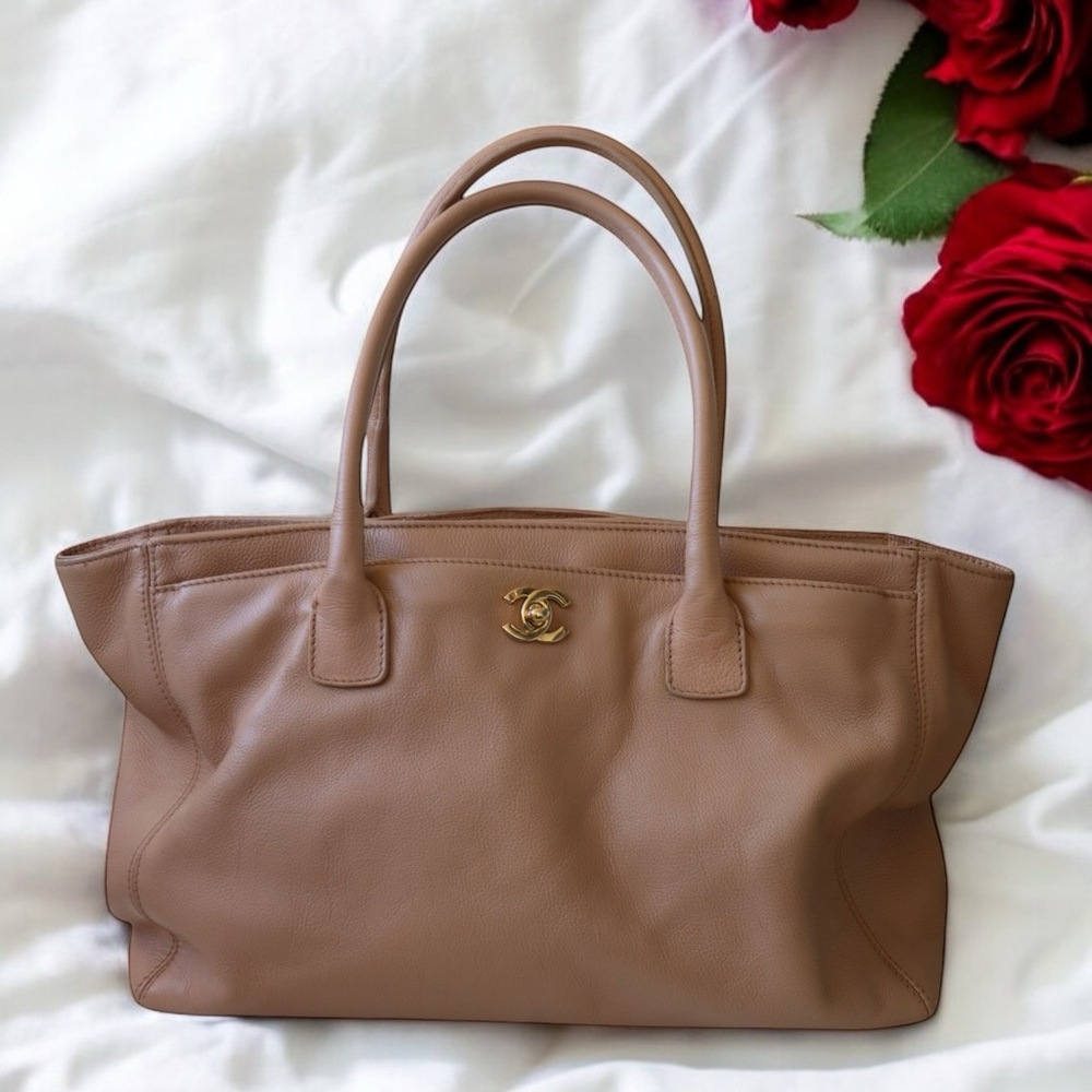 CHANEL Executive Tote Bag Vintage Beige Caviar Leather Medium 24k Gold Hardware